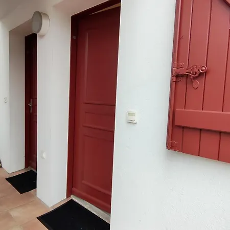 1 Bedroom Private Garden And Pool