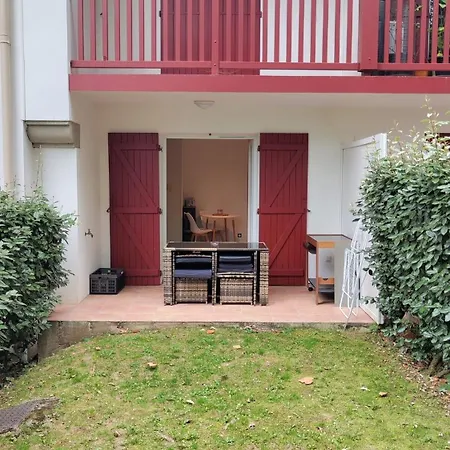 Apartment 1 Bedroom Private Garden And Pool